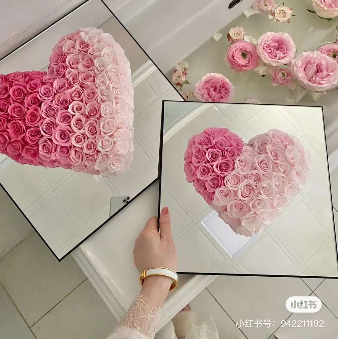 Preserved Pink Gradient Heart-Shaped Rose Box