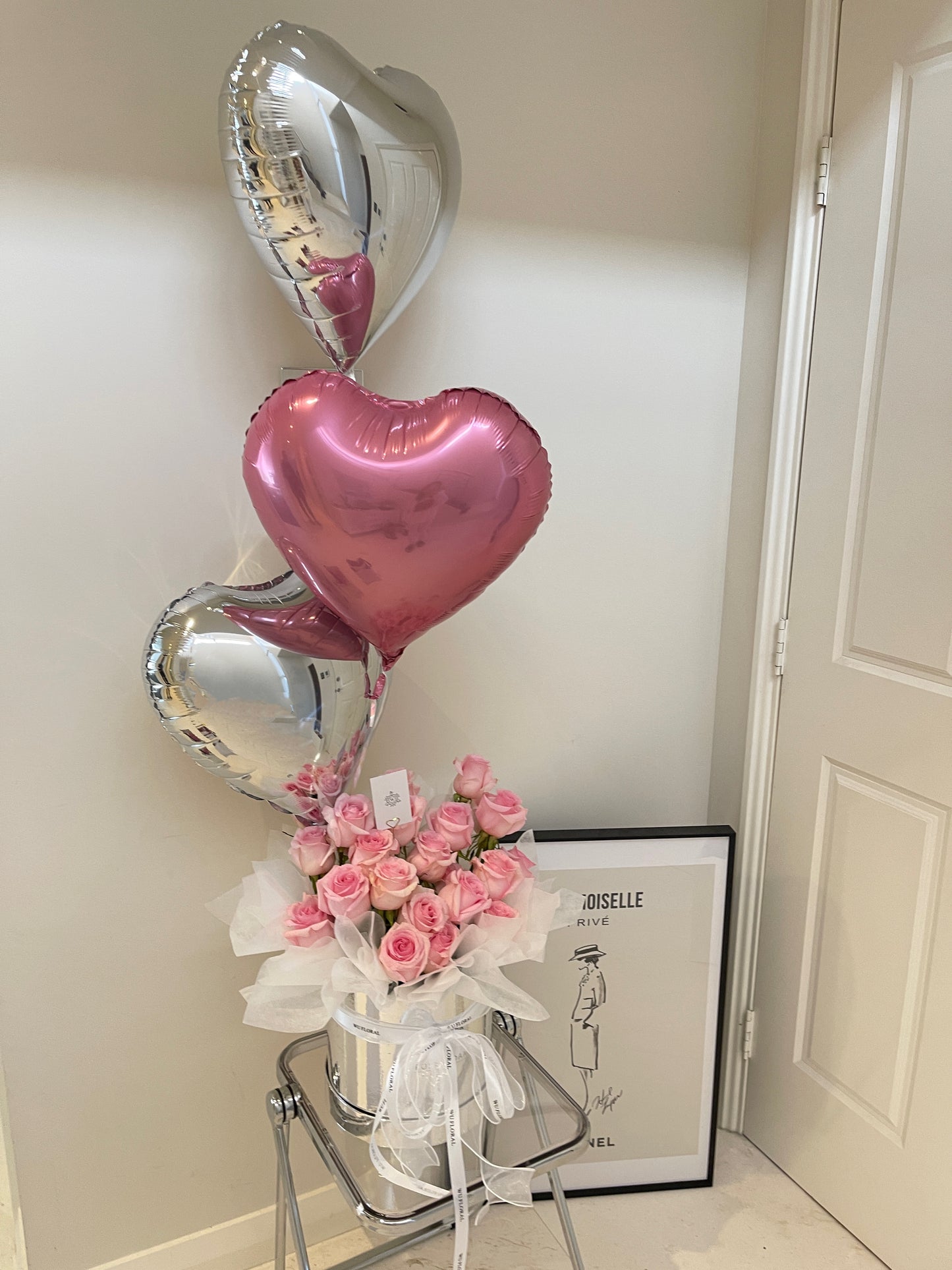 25 Premium pink rose with love ballon