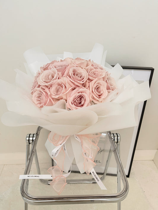 Creamy Pink Rose Bouquet with veil (illuminated)