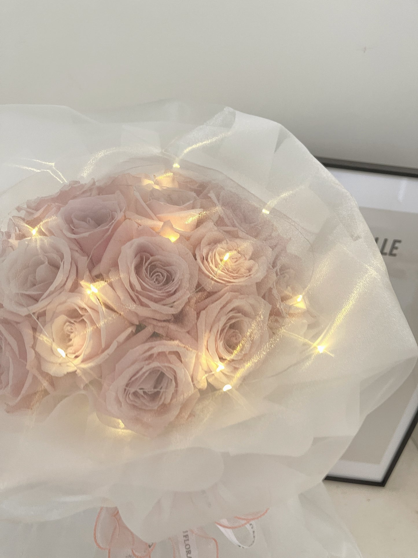 Creamy Pink Rose Bouquet with veil (illuminated)